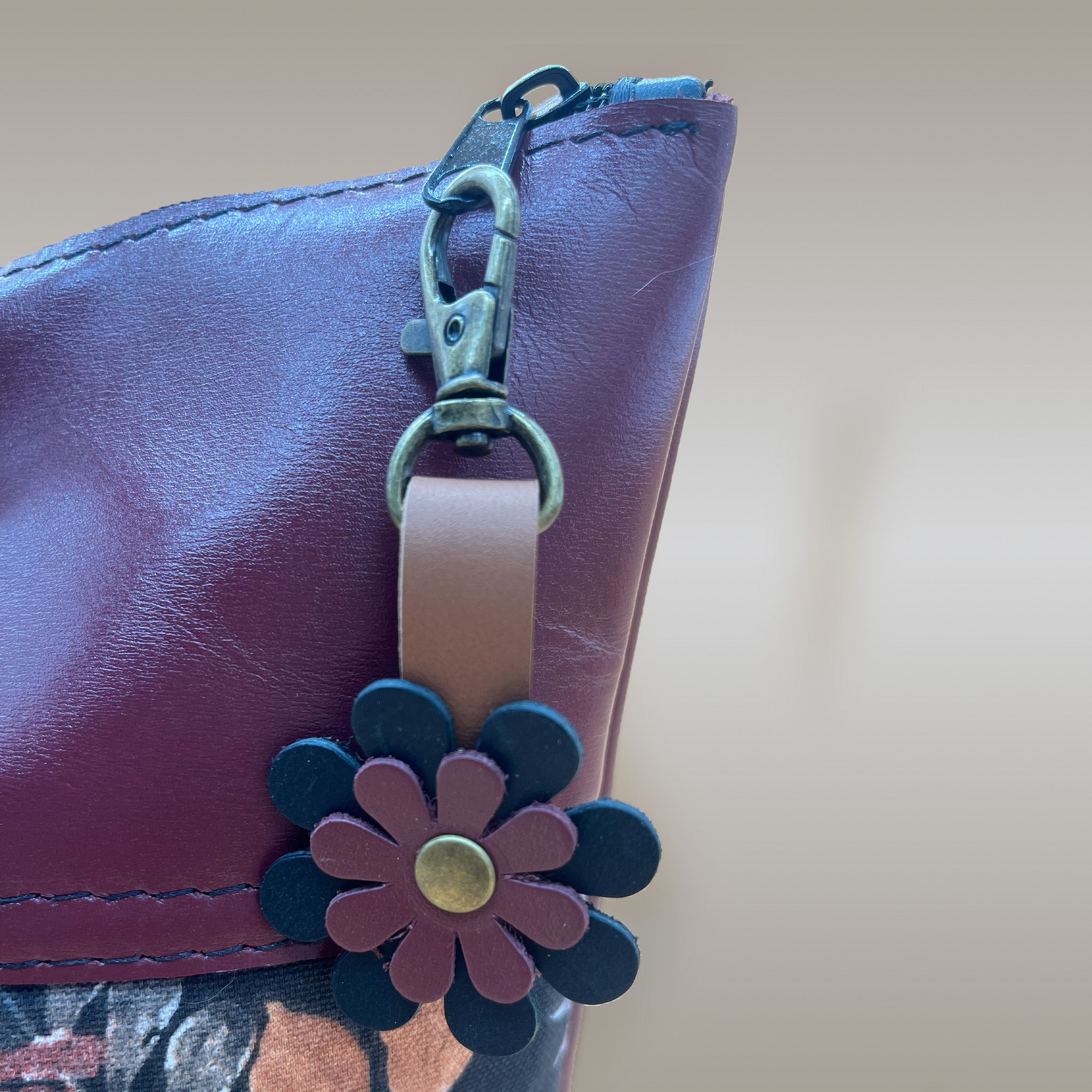 Legacy Leather Bag | Canvas | Autumn Leaves Panel | Large - Image 6